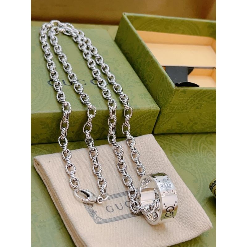 G*u*i necklaces